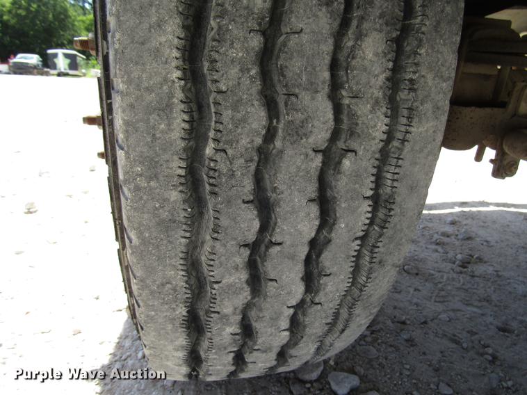 image for item FO9284 1999 Ford F550 bucket truck