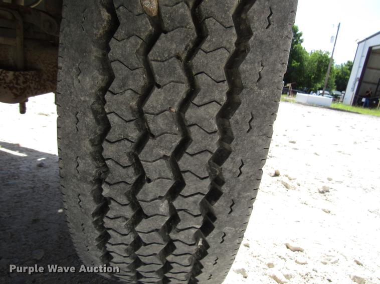 image for item FO9284 1999 Ford F550 bucket truck