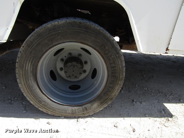 image for item FO9284 1999 Ford F550 bucket truck