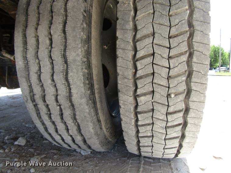 image for item FO9284 1999 Ford F550 bucket truck