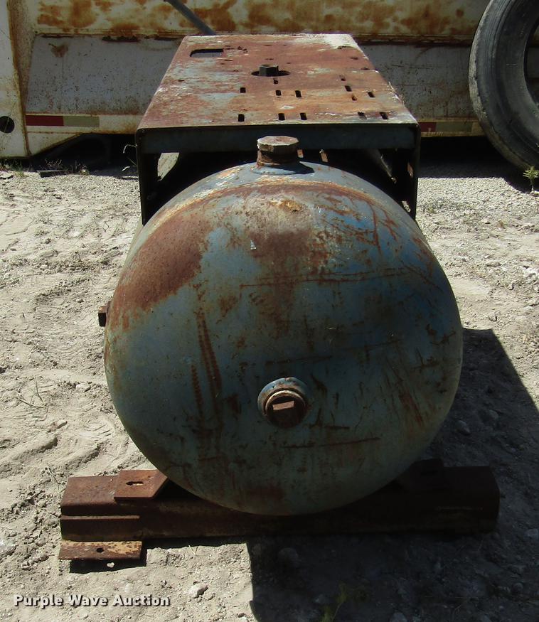 image for item FO9287 (2) air tanks