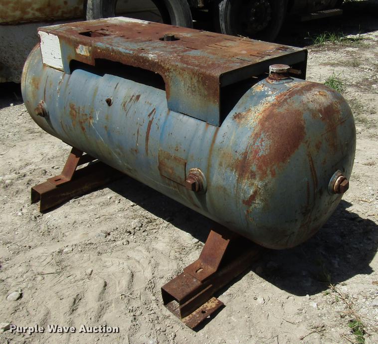 image for item FO9287 (2) air tanks