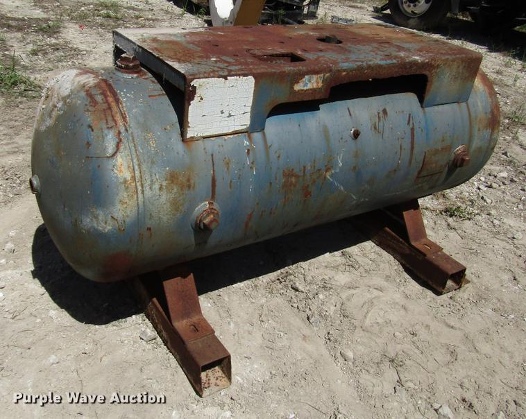 image for item FO9287 (2) air tanks