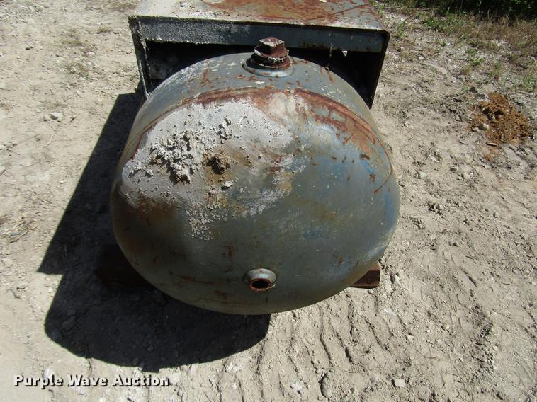 image for item FO9287 (2) air tanks