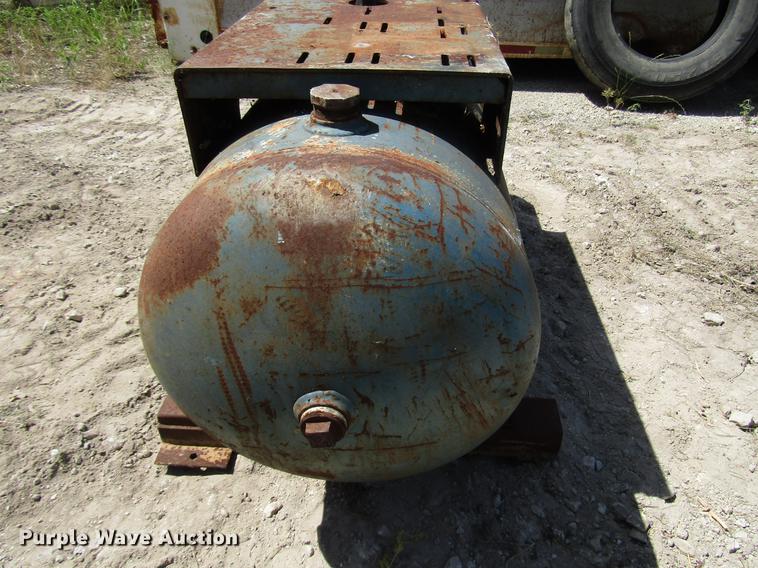 image for item FO9287 (2) air tanks