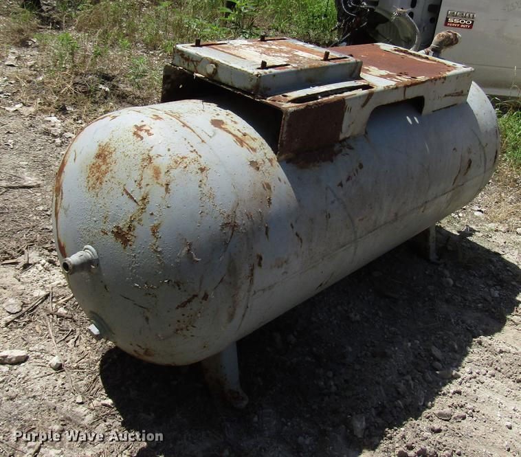 image for item FO9287 (2) air tanks