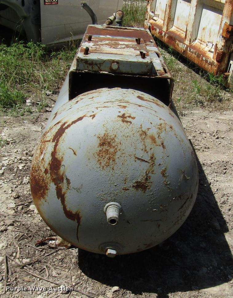 image for item FO9287 (2) air tanks