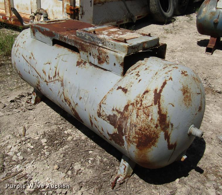 image for item FO9287 (2) air tanks