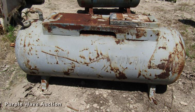 image for item FO9287 (2) air tanks