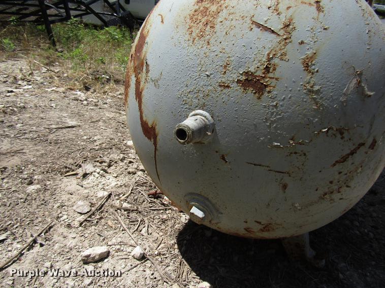 image for item FO9287 (2) air tanks