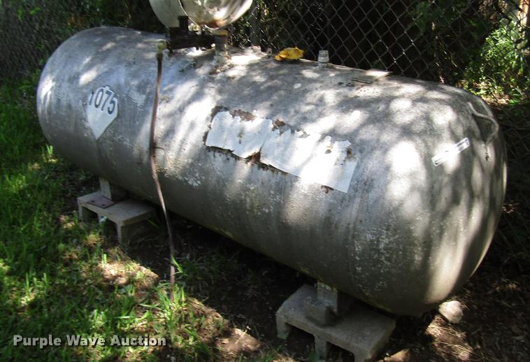 image for item FO9291 1972 propane tank