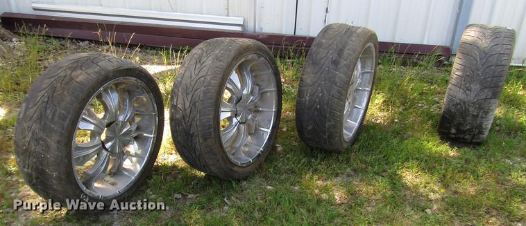 image for item FO9292 (4) 305/35R24 tires and wheels