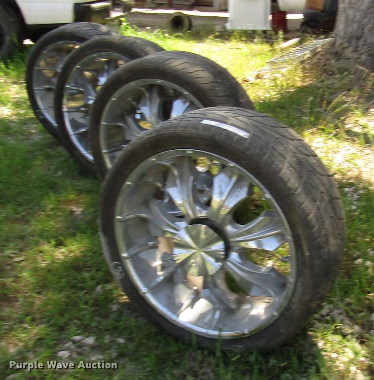 image for item FO9292 (4) 305/35R24 tires and wheels