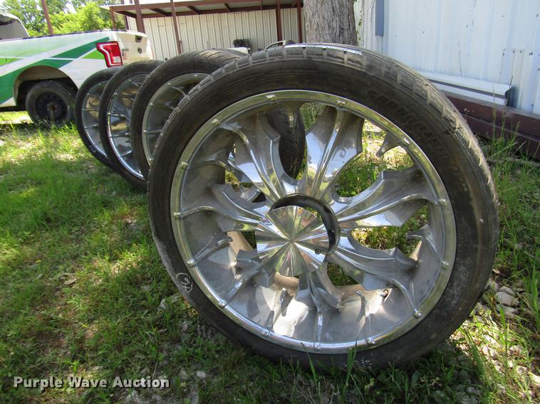 image for item FO9292 (4) 305/35R24 tires and wheels