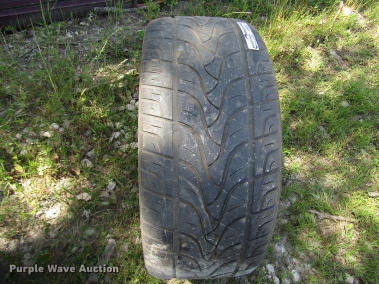 image for item FO9292 (4) 305/35R24 tires and wheels