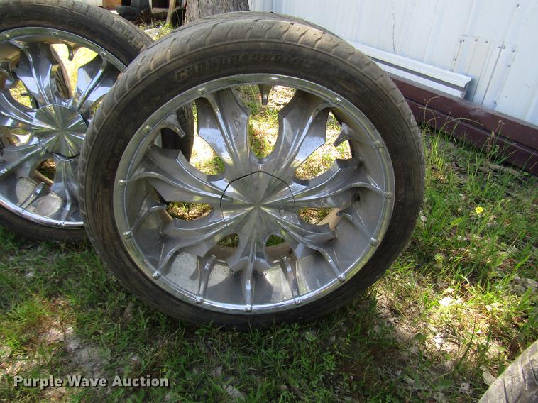 image for item FO9292 (4) 305/35R24 tires and wheels