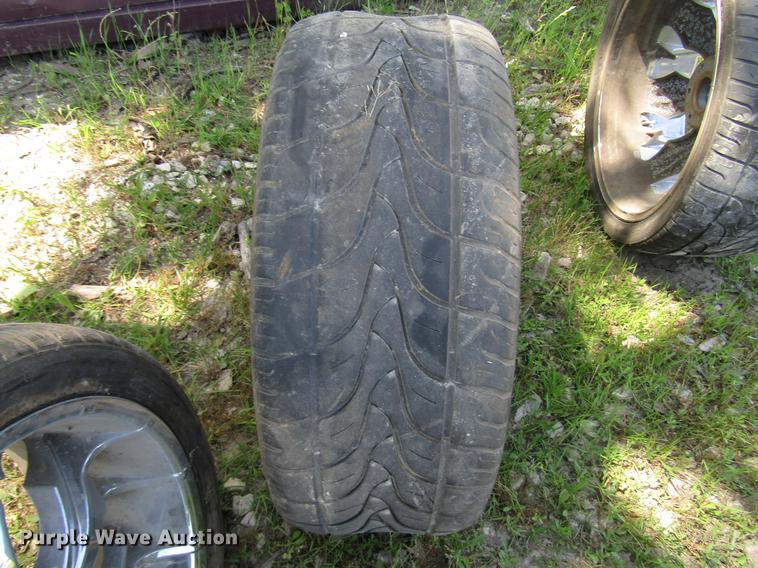 image for item FO9292 (4) 305/35R24 tires and wheels