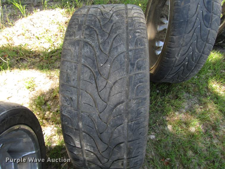 image for item FO9292 (4) 305/35R24 tires and wheels