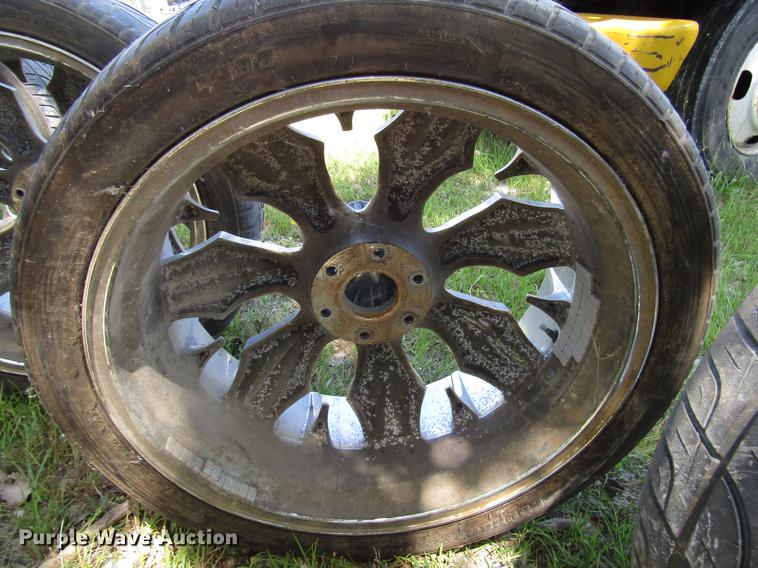 image for item FO9292 (4) 305/35R24 tires and wheels