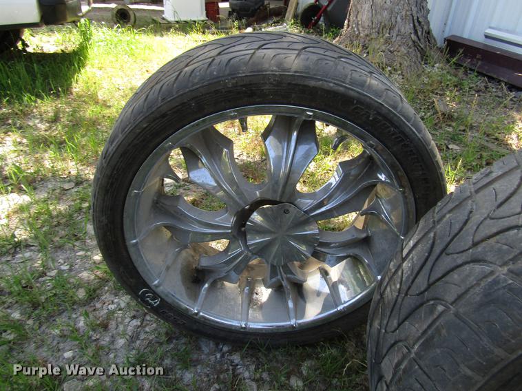 image for item FO9292 (4) 305/35R24 tires and wheels