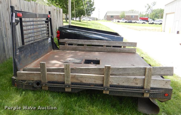 image for item FQ9883 2002 Maxwell flatbed