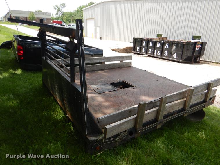 image for item FQ9883 2002 Maxwell flatbed