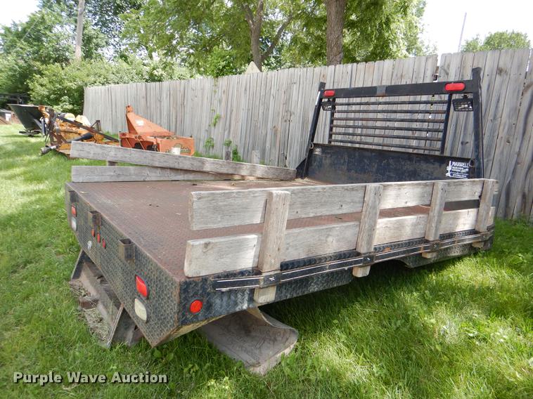 image for item FQ9883 2002 Maxwell flatbed