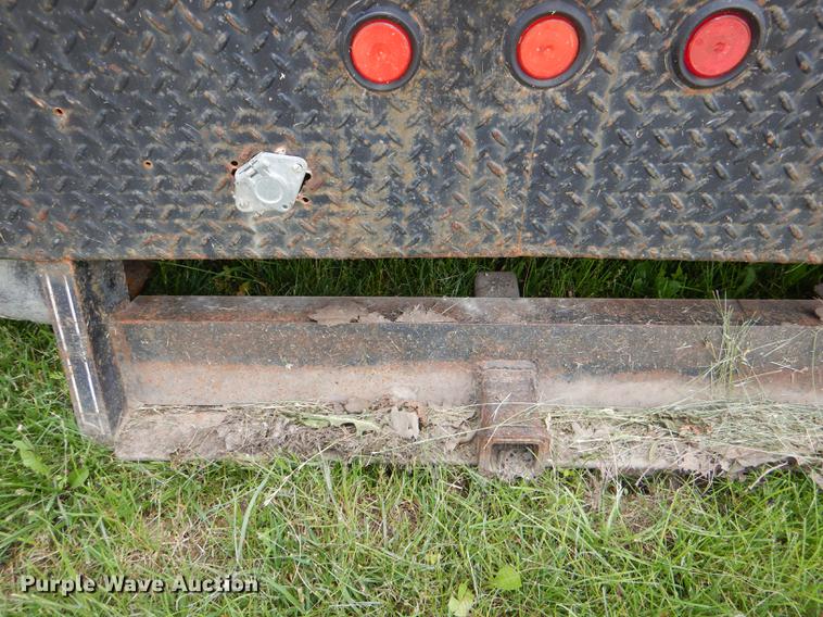 image for item FQ9883 2002 Maxwell flatbed