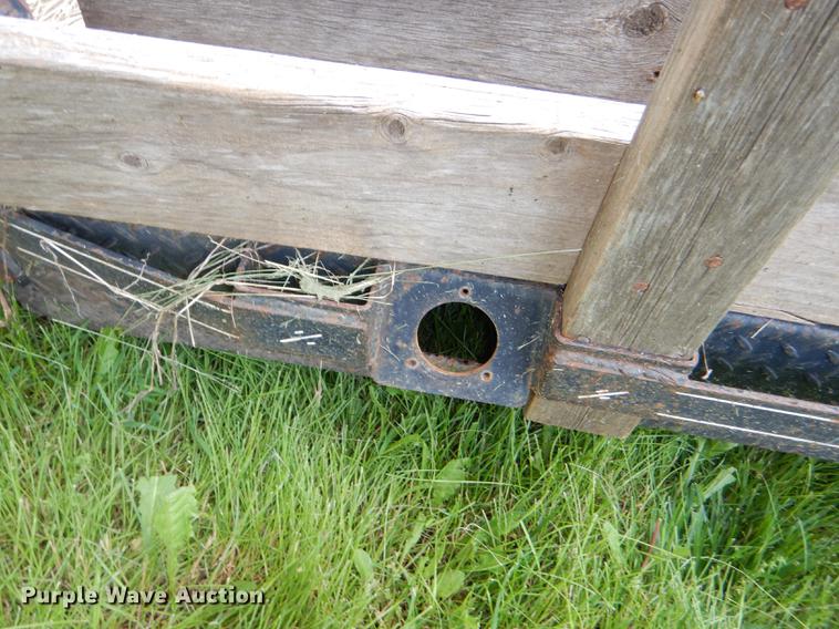 image for item FQ9883 2002 Maxwell flatbed