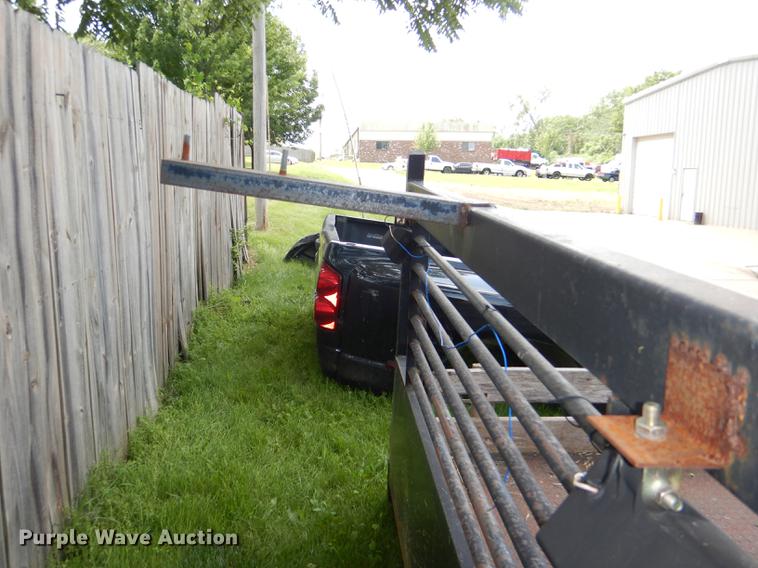 image for item FQ9883 2002 Maxwell flatbed