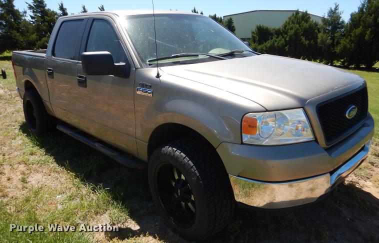 image for item FT9514 2005 Ford F150 Super Crew pickup truck