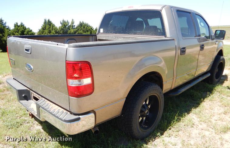 image for item FT9514 2005 Ford F150 Super Crew pickup truck