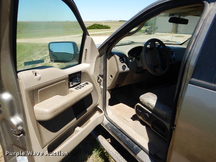 image for item FT9514 2005 Ford F150 Super Crew pickup truck