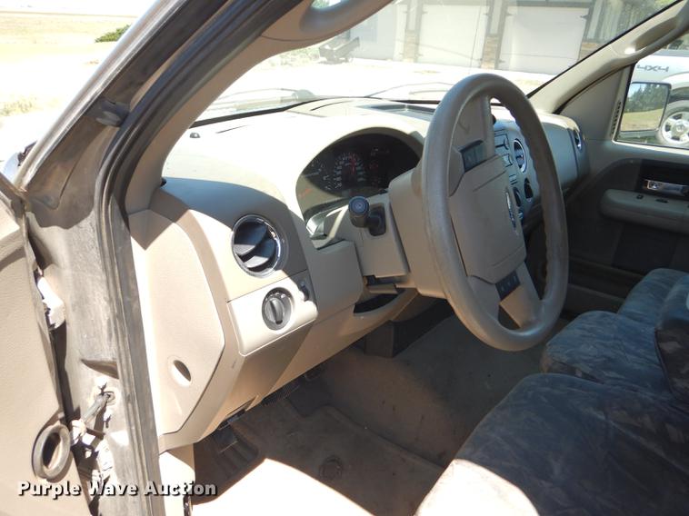 image for item FT9514 2005 Ford F150 Super Crew pickup truck