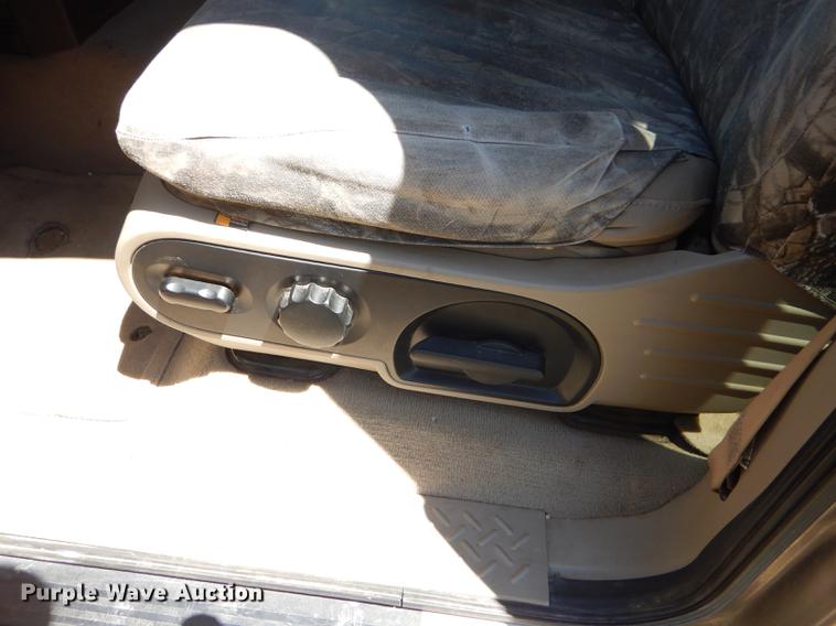 image for item FT9514 2005 Ford F150 Super Crew pickup truck