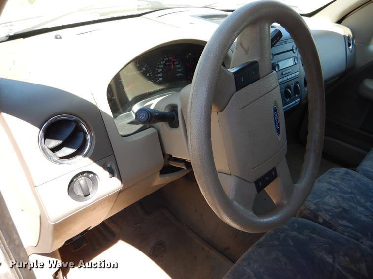 image for item FT9514 2005 Ford F150 Super Crew pickup truck