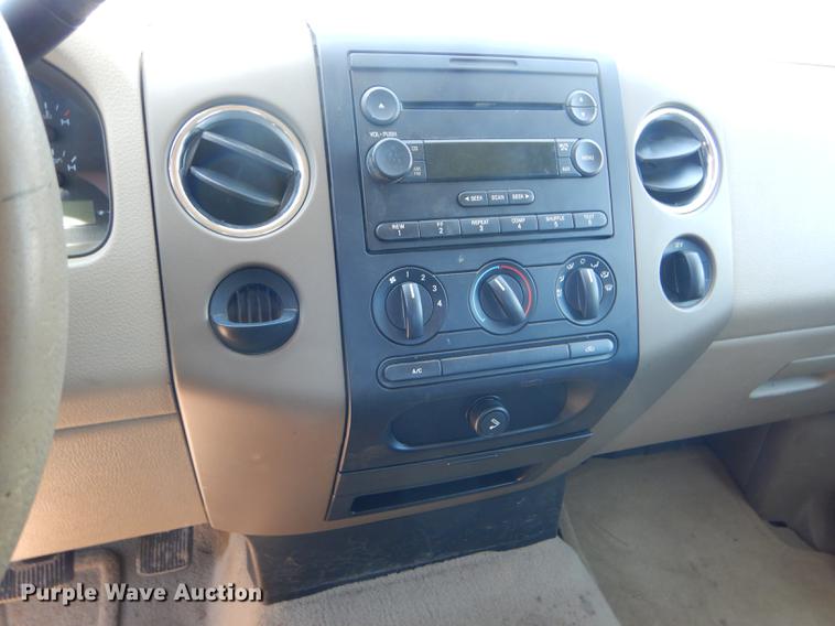 image for item FT9514 2005 Ford F150 Super Crew pickup truck