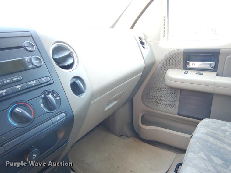 image for item FT9514 2005 Ford F150 Super Crew pickup truck