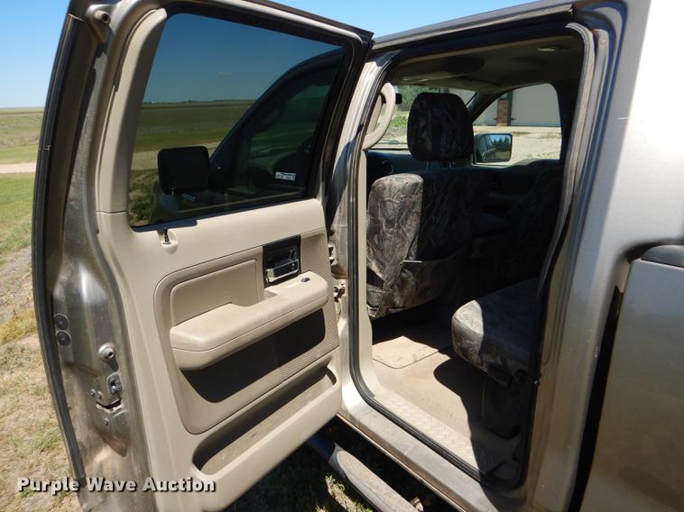 image for item FT9514 2005 Ford F150 Super Crew pickup truck