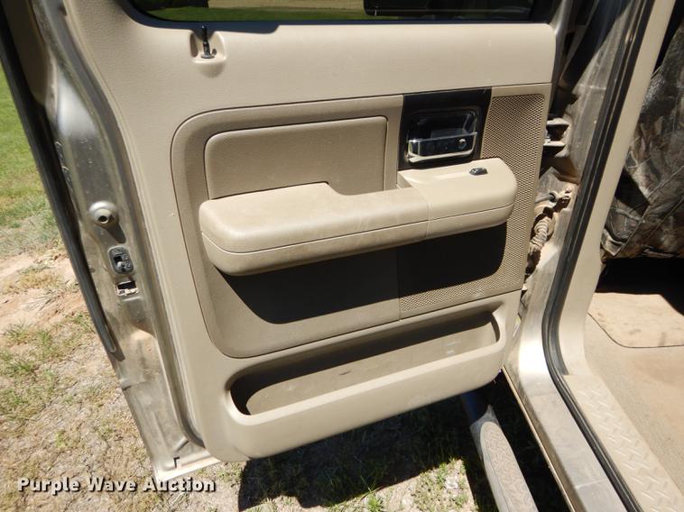 image for item FT9514 2005 Ford F150 Super Crew pickup truck