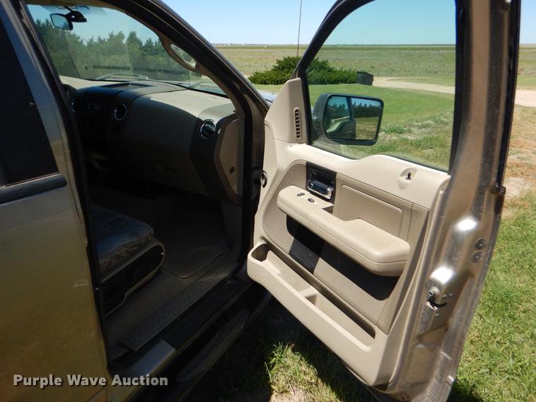 image for item FT9514 2005 Ford F150 Super Crew pickup truck