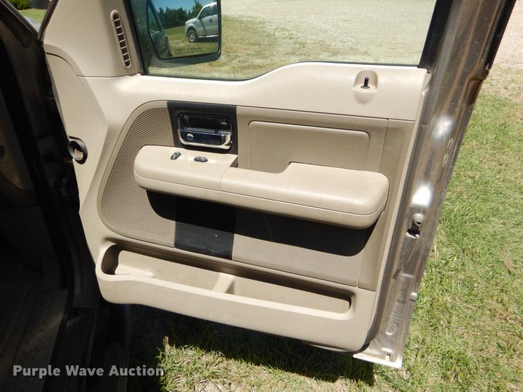 image for item FT9514 2005 Ford F150 Super Crew pickup truck