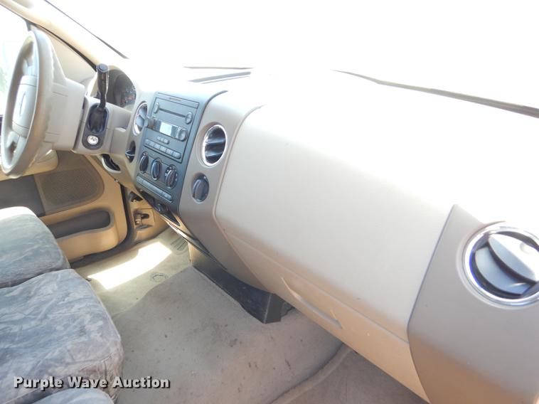 image for item FT9514 2005 Ford F150 Super Crew pickup truck