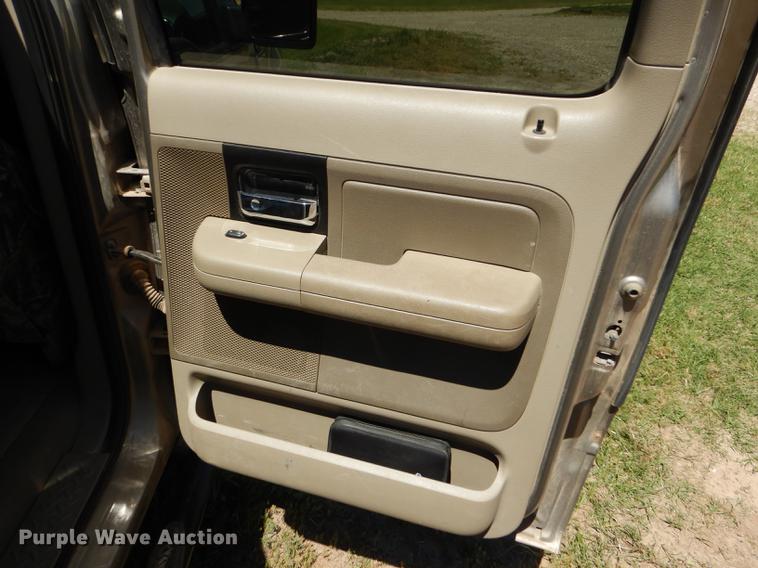 image for item FT9514 2005 Ford F150 Super Crew pickup truck