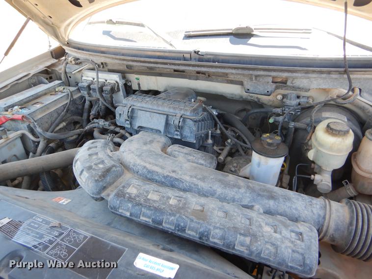 image for item FT9514 2005 Ford F150 Super Crew pickup truck