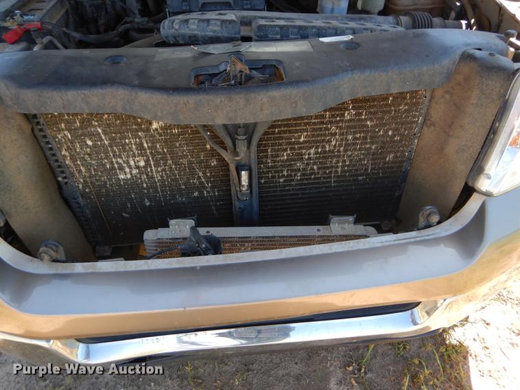 image for item FT9514 2005 Ford F150 Super Crew pickup truck