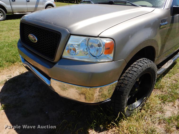 image for item FT9514 2005 Ford F150 Super Crew pickup truck