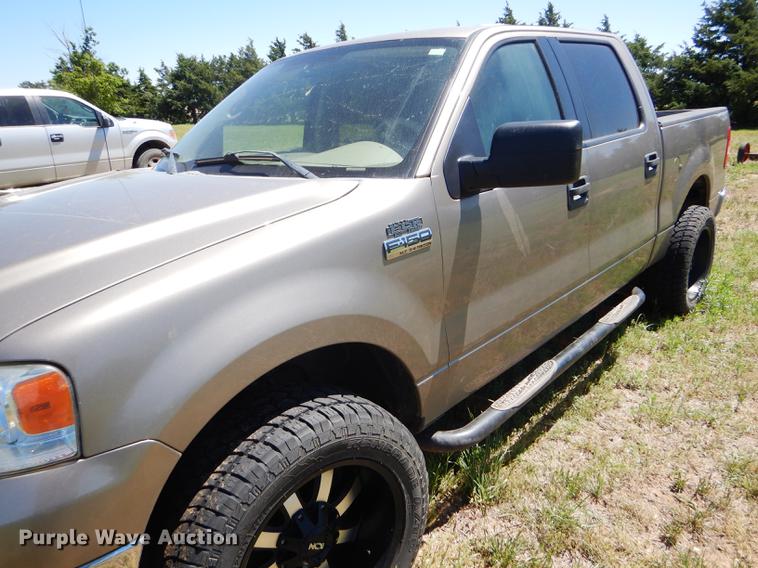 image for item FT9514 2005 Ford F150 Super Crew pickup truck