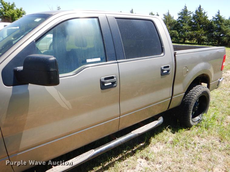 image for item FT9514 2005 Ford F150 Super Crew pickup truck