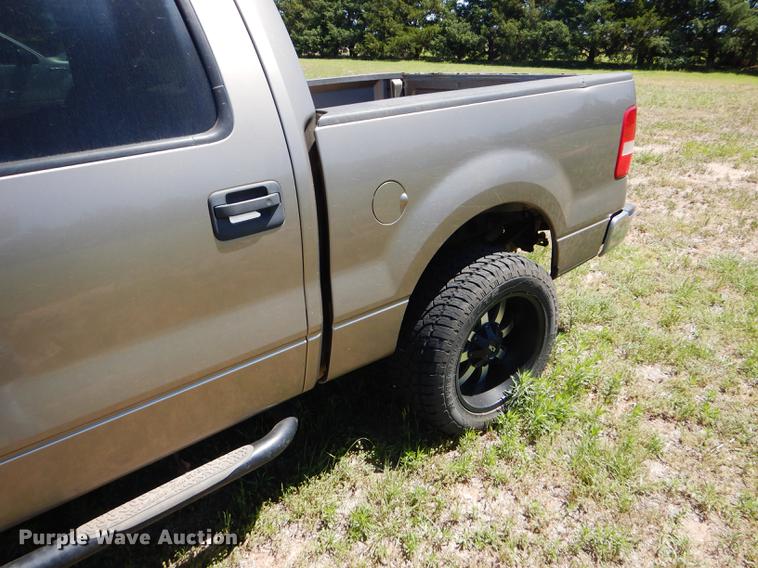 image for item FT9514 2005 Ford F150 Super Crew pickup truck